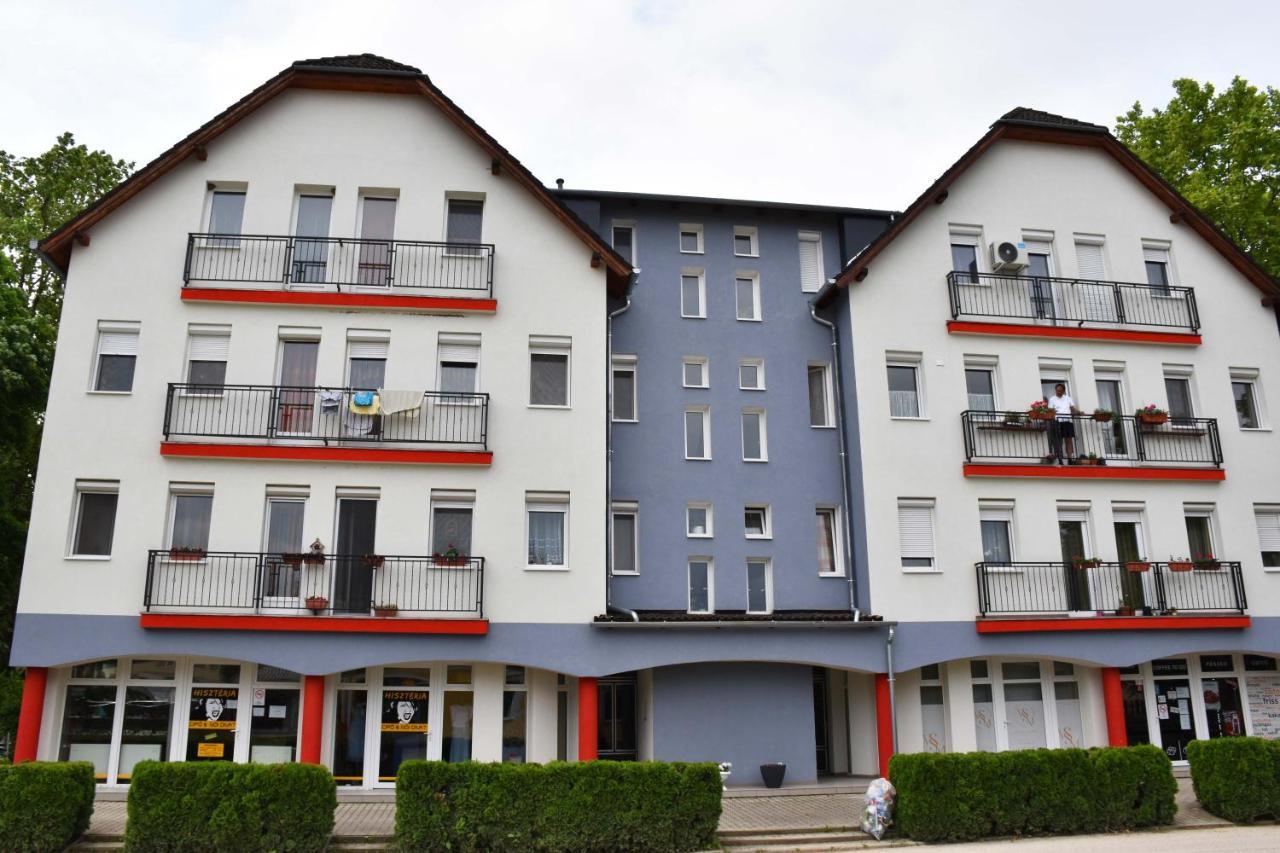 Pilikan Apartments レンティ エクステリア 写真